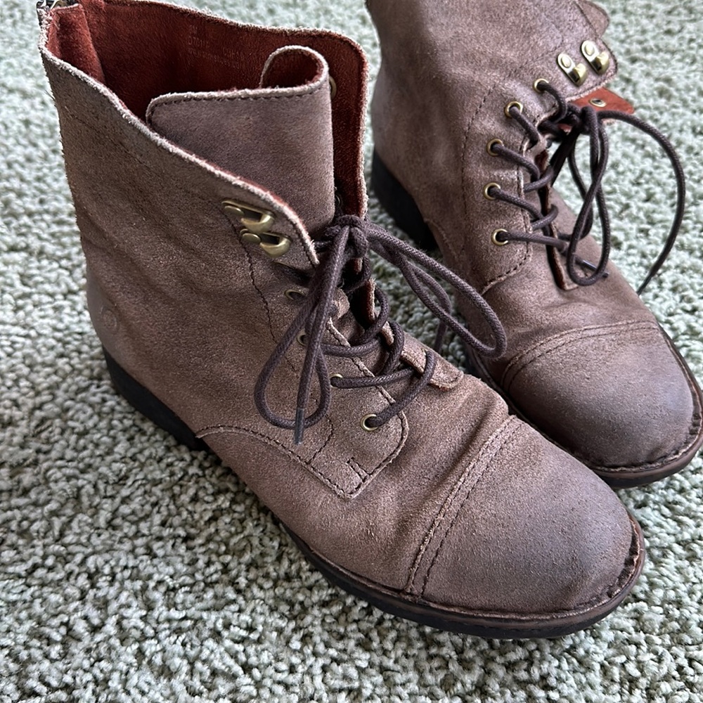 Born leather boot size 8